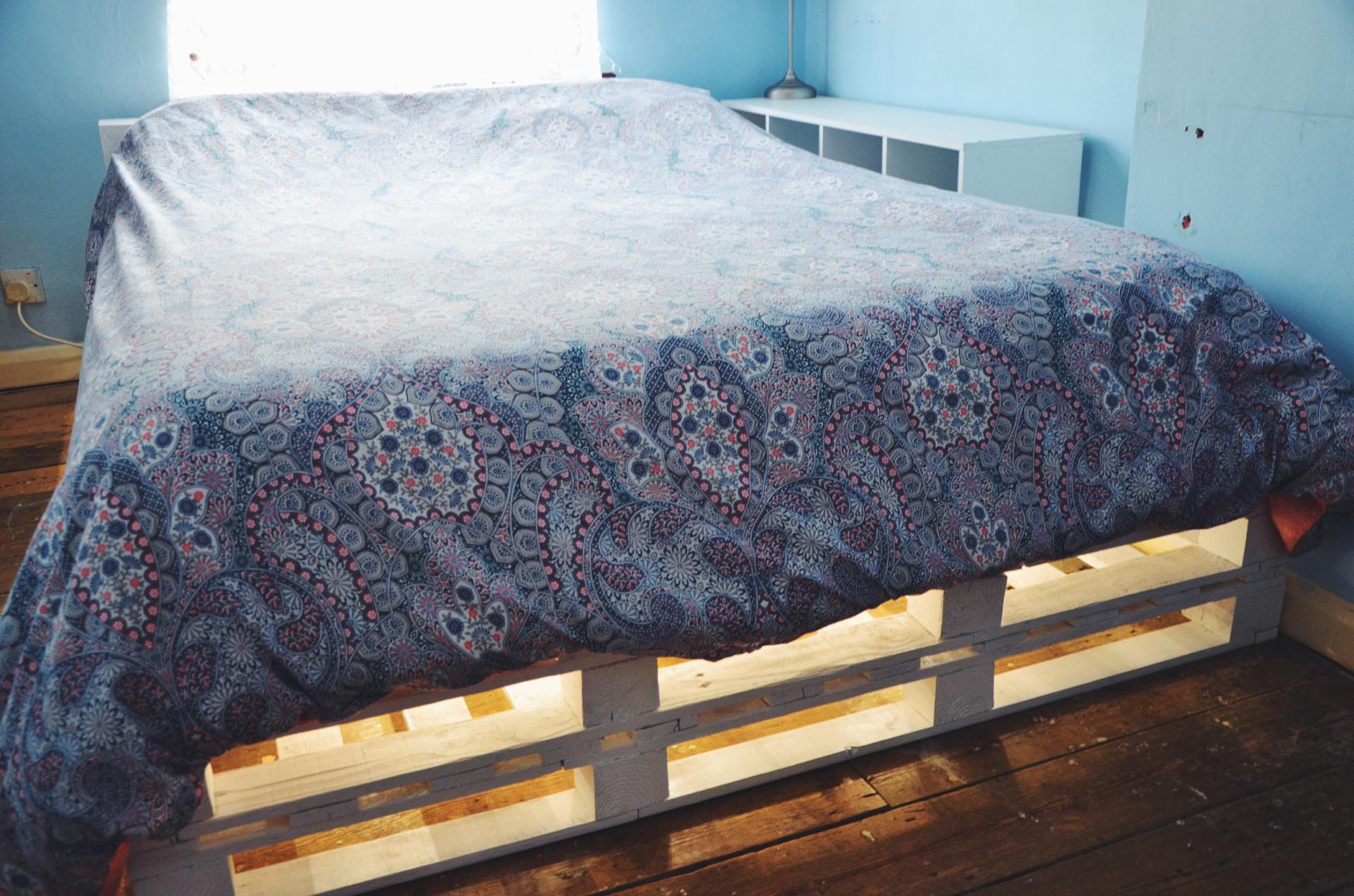 How to make a palette bed